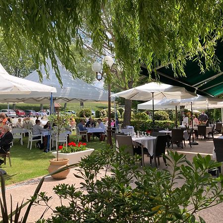 Logis Hotel Et Restaurant La Bombardiere Cuq-Toulza Kültér fotó